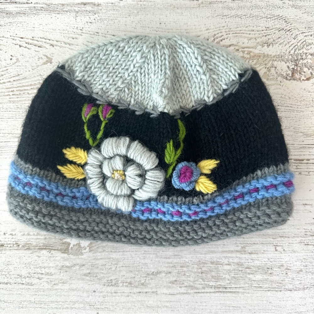 TRIMDIM 100% Wool Floral Knit Skull Cap Hat Twee Retro Made in Nepal